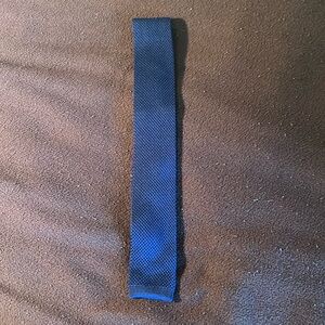 Roundtree & Yorke 100% silk square-bottom tie